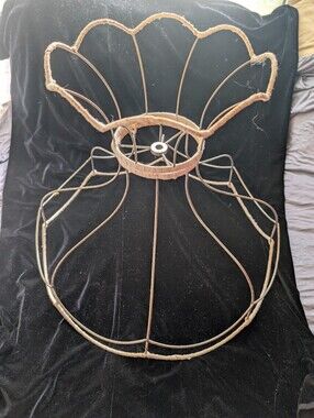 Decorative Metal Wire Sculpture Frame in Natural Brown